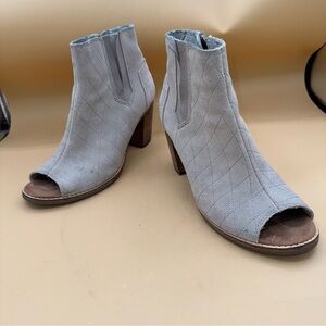 TOMS Majorca Gray Taupe Suede Block Heel Peep Toe Ankle Bootie Women’s 7 GUC